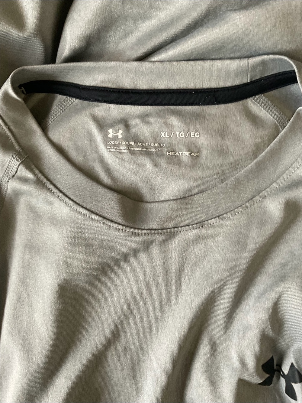 Men’s pre owned as Is grey HeatGear loose fit size XL under armour shirt - Picture 2 of 4